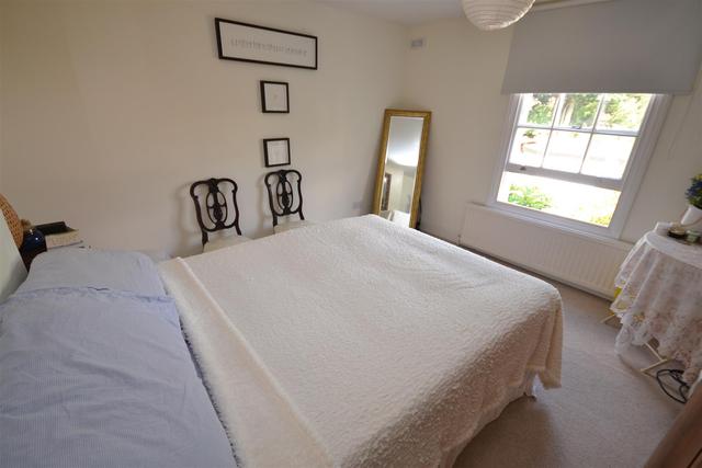  Image of 2 bedroom Property to rent in Fortis Green London N2 at Fortis Green  East Finchley, N2 9HH