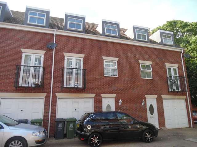  Image of 3 bedroom Town House to rent in Heritage Mews Mill Road Great Yarmouth NR31 at Great Yarmouth Norfolk Southtown, NR31 0HW