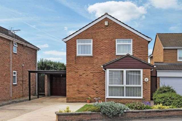  Image of 4 bedroom Detached house for sale in Hedgemead Avenue Abingdon OX14 at Hedgemead Avenue  Abingdon, OX14 2NE