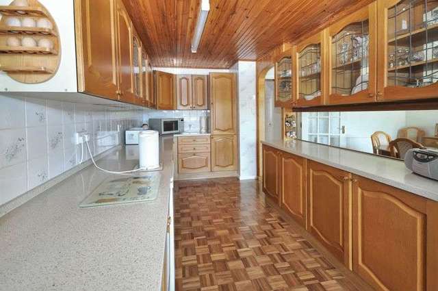  Image of 4 bedroom Detached house for sale in Hedgemead Avenue Abingdon OX14 at Hedgemead Avenue  Abingdon, OX14 2NE
