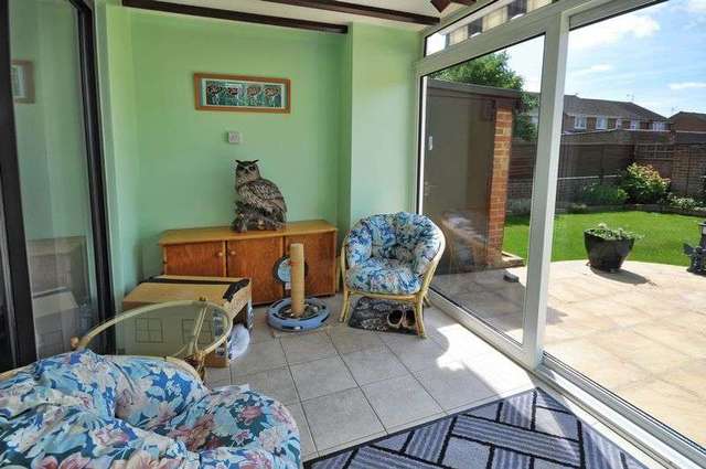  Image of 4 bedroom Detached house for sale in Hedgemead Avenue Abingdon OX14 at Hedgemead Avenue  Abingdon, OX14 2NE