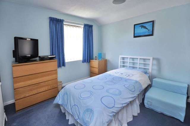  Image of 4 bedroom Detached house for sale in Hedgemead Avenue Abingdon OX14 at Hedgemead Avenue  Abingdon, OX14 2NE