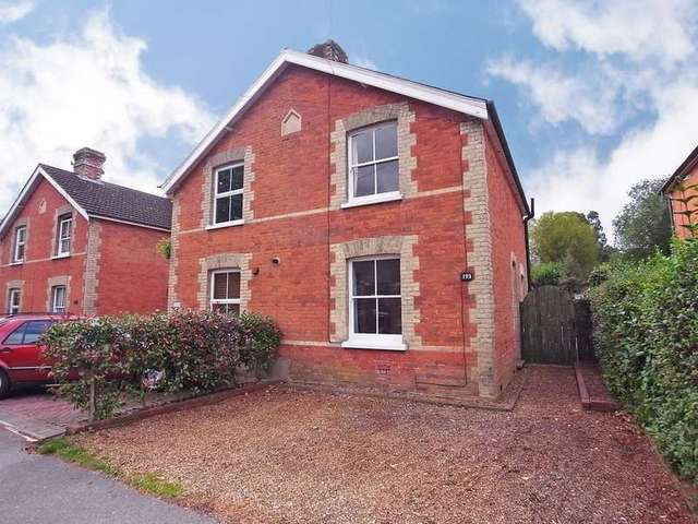  Image of 2 bedroom Detached house to rent in Guildford Road Lightwater GU18 at Lightwater, GU18 5RB