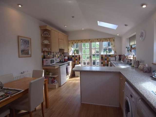  Image of 2 bedroom Detached house to rent in Guildford Road Lightwater GU18 at Lightwater, GU18 5RB