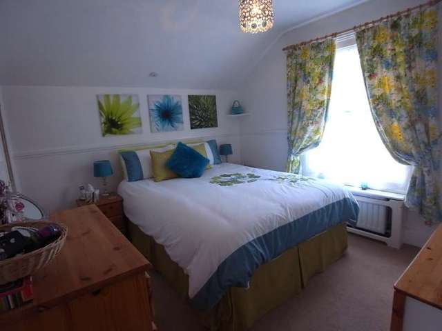  Image of 2 bedroom Detached house to rent in Guildford Road Lightwater GU18 at Lightwater, GU18 5RB