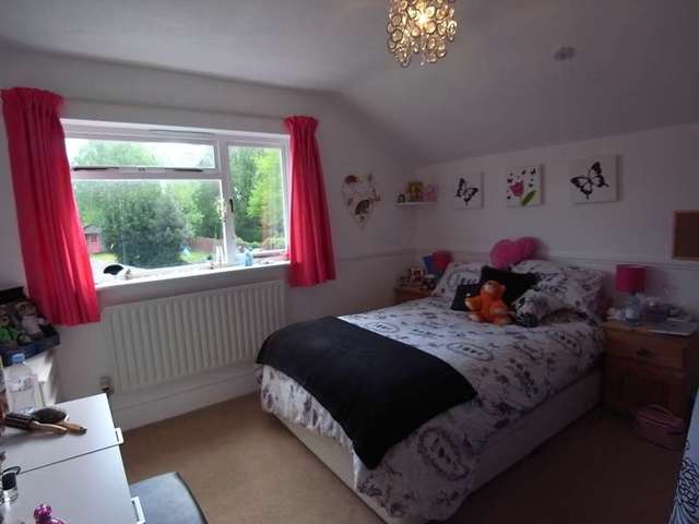  Image of 2 bedroom Detached house to rent in Guildford Road Lightwater GU18 at Lightwater, GU18 5RB