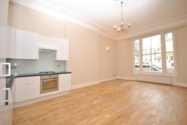 Image of 2 bedroom Flat to rent in Cleveland Gardens London W2 at London, W2 6DE