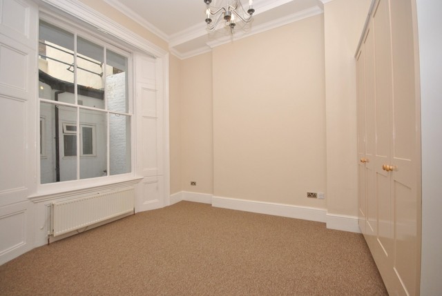  Image of 2 bedroom Flat to rent in Cleveland Gardens London W2 at London, W2 6DE