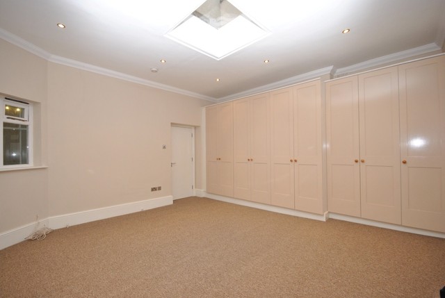  Image of 2 bedroom Flat to rent in Cleveland Gardens London W2 at London, W2 6DE