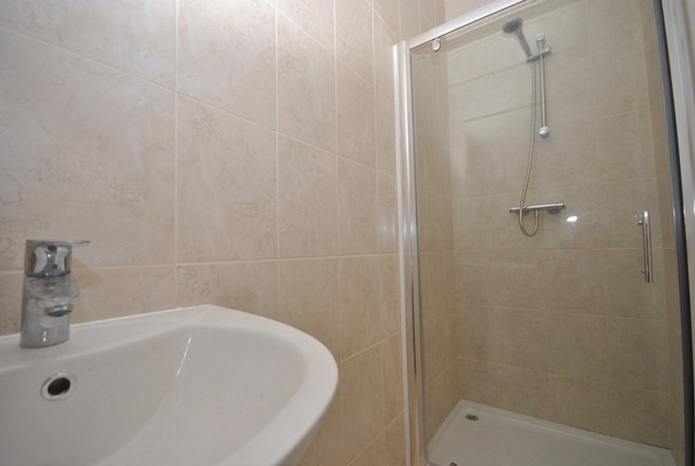  Image of 2 bedroom Flat to rent in Cleveland Gardens London W2 at London, W2 6DE