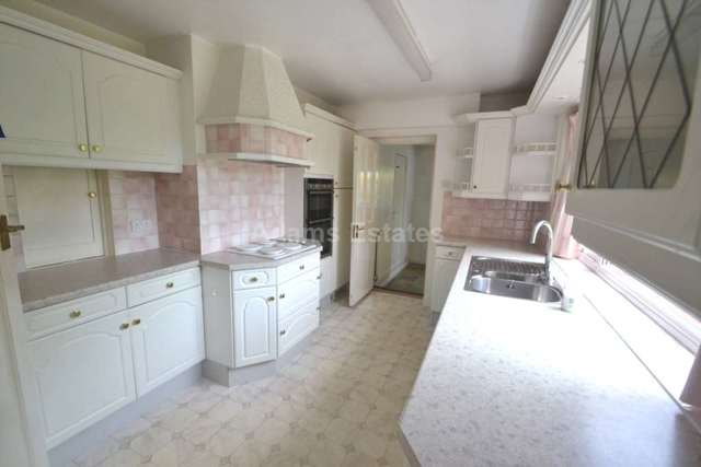  Image of 4 bedroom Detached house to rent in Church Road Earley Reading RG6 at Church Road Earley Reading, RG6 1HT