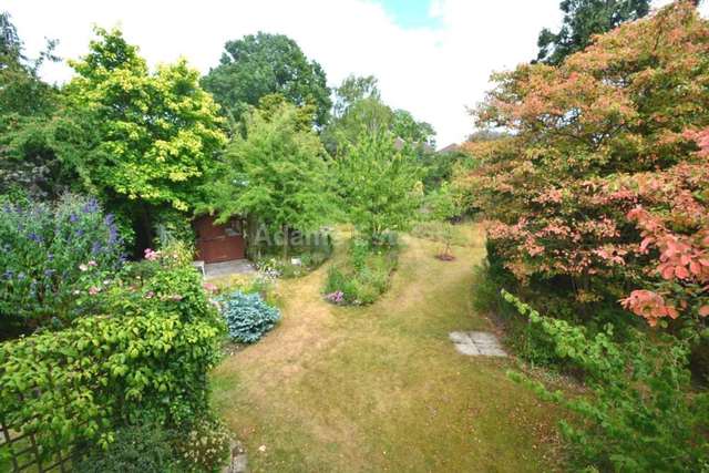  Image of 4 bedroom Detached house to rent in Church Road Earley Reading RG6 at Church Road Earley Reading, RG6 1HT
