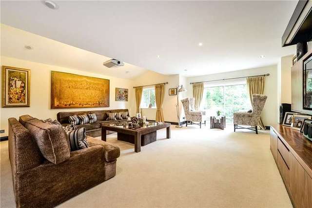  Image of 5 bedroom Detached house for sale in Adelaide Close Stanmore HA7 at Stanmore Middlesex Stanmore, HA7 3EN