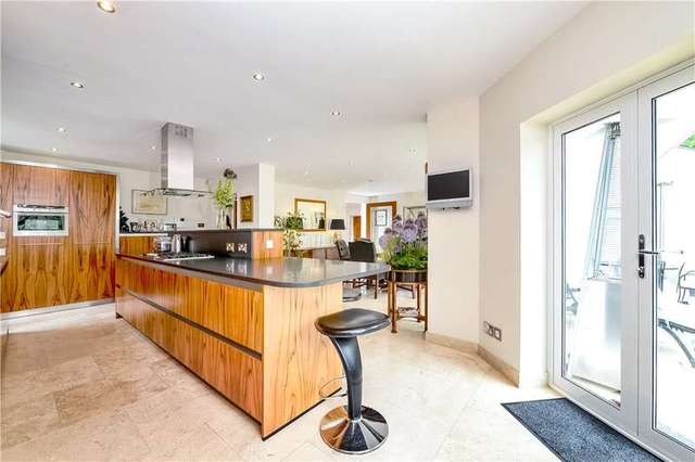  Image of 5 bedroom Detached house for sale in Adelaide Close Stanmore HA7 at Stanmore Middlesex Stanmore, HA7 3EN