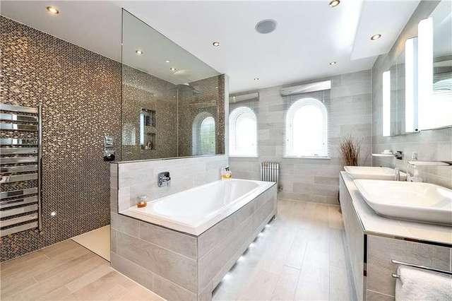  Image of 5 bedroom Detached house for sale in Adelaide Close Stanmore HA7 at Stanmore Middlesex Stanmore, HA7 3EN