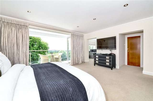  Image of 5 bedroom Detached house for sale in Adelaide Close Stanmore HA7 at Stanmore Middlesex Stanmore, HA7 3EN