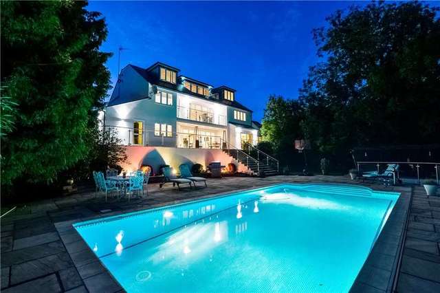  Image of 5 bedroom Detached house for sale in Adelaide Close Stanmore HA7 at Stanmore Middlesex Stanmore, HA7 3EN