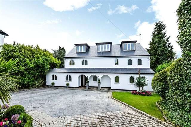  Image of 5 bedroom Detached house for sale in Adelaide Close Stanmore HA7 at Stanmore Middlesex Stanmore, HA7 3EN