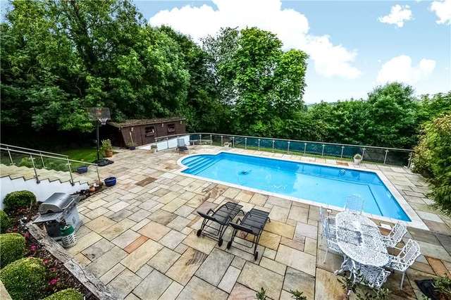 Image of 5 bedroom Detached house for sale in Adelaide Close Stanmore HA7 at Stanmore Middlesex Stanmore, HA7 3EN
