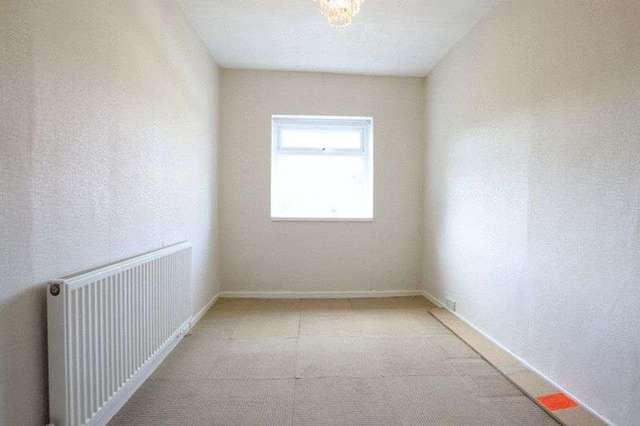  Image of 2 bedroom Flat for sale in Alton Road Prenton CH43 at Alton Road  Oxton, CH43 1UY