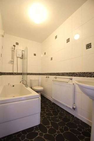  Image of 2 bedroom Flat for sale in Alton Road Prenton CH43 at Alton Road  Oxton, CH43 1UY