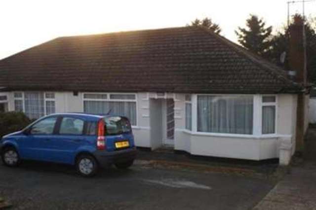 Image of 2 bedroom Bungalow to rent in Alva Way Watford WD19 at Watford, WD19 5ED