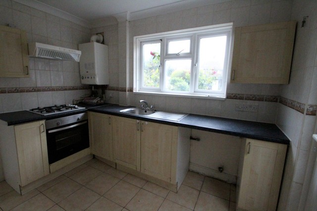  Image of 3 bedroom End of Terrace to rent in Amberley Drive Hove BN3 at Hove, BN3 8JQ