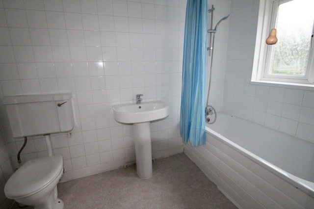  Image of 3 bedroom End of Terrace to rent in Amberley Drive Hove BN3 at Hove, BN3 8JQ