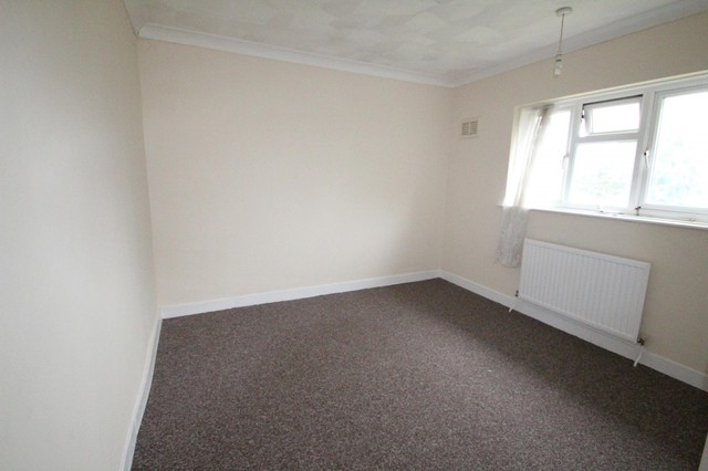  Image of 3 bedroom End of Terrace to rent in Amberley Drive Hove BN3 at Hove, BN3 8JQ