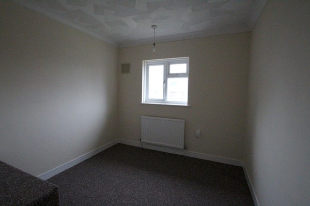  Image of 3 bedroom End of Terrace to rent in Amberley Drive Hove BN3 at Hove, BN3 8JQ
