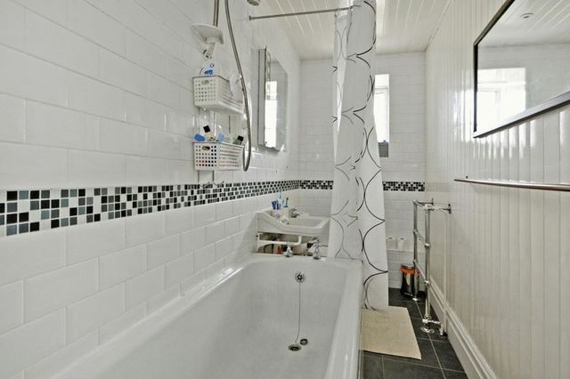  Image of 3 bedroom Flat for sale in Apsley Road Clifton Bristol BS8 at Apsley Road Clifton Bristol, BS8 2SH