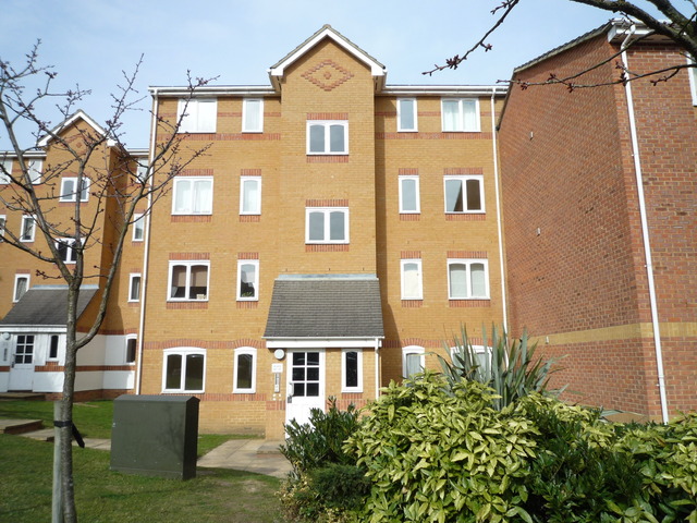  Image of 2 bedroom Flat to rent in Ascot Court Aldershot GU11 at Aldershot, GU11 1HG