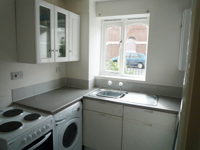  Image of 2 bedroom Flat to rent in Ascot Court Aldershot GU11 at Aldershot, GU11 1HG