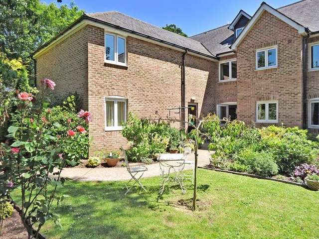  Image of 2 bedroom Retirement Property for sale in The Avenue Taunton TA1 at The Avenue Off Staplegrove Road Taunton, TA1 1TL