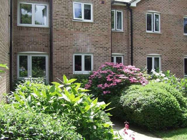  Image of 2 bedroom Retirement Property for sale in The Avenue Taunton TA1 at The Avenue Off Staplegrove Road Taunton, TA1 1TL