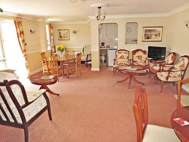  Image of 2 bedroom Retirement Property for sale in The Avenue Taunton TA1 at The Avenue Off Staplegrove Road Taunton, TA1 1TL