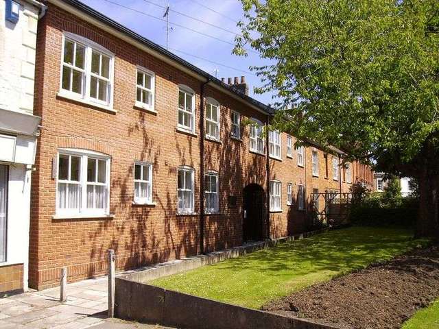  Image of 2 bedroom Retirement Property for sale in The Avenue Taunton TA1 at The Avenue Off Staplegrove Road Taunton, TA1 1TL