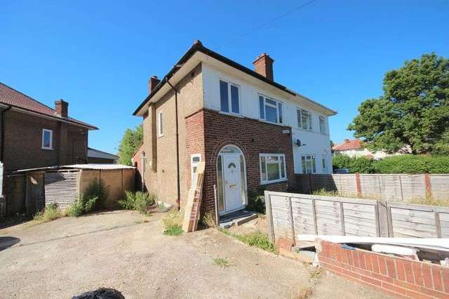  Image of 3 bedroom Property to rent in Balmoral Drive Hayes UB4 at Balmoral Drive  Hayes, UB4 8DH