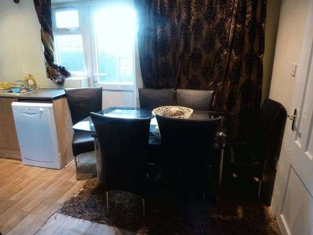  Image of 3 bedroom Property to rent in Balmoral Drive Hayes UB4 at Balmoral Drive  Hayes, UB4 8DH