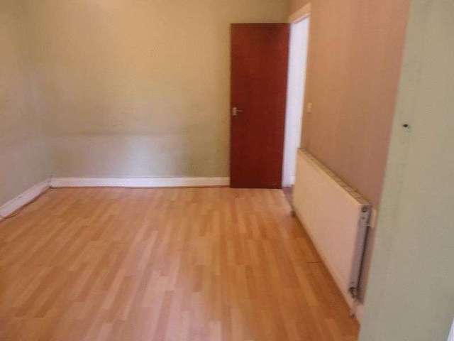  Image of 3 bedroom Property to rent in Balmoral Drive Hayes UB4 at Balmoral Drive  Hayes, UB4 8DH