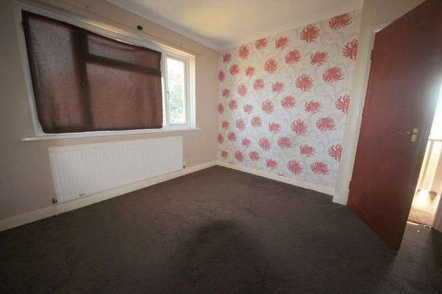  Image of 3 bedroom Property to rent in Balmoral Drive Hayes UB4 at Balmoral Drive  Hayes, UB4 8DH