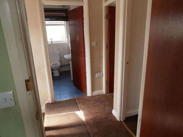  Image of 3 bedroom Property to rent in Balmoral Drive Hayes UB4 at Balmoral Drive  Hayes, UB4 8DH