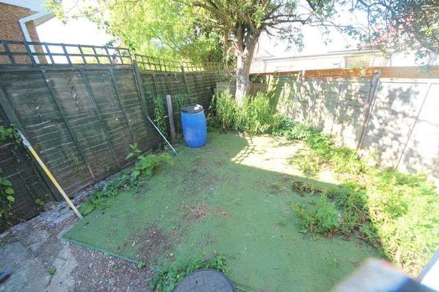  Image of 3 bedroom Property to rent in Balmoral Drive Hayes UB4 at Balmoral Drive  Hayes, UB4 8DH