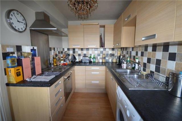  Image of 2 bedroom Flat to rent in Clarendon Road Wallington SM6 at Clarendon Road  Surrey, SM6 8QU