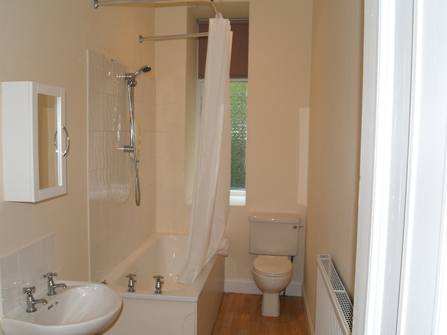  Image of 4 bedroom Flat to rent in Barrington Drive Glasgow G4 at Woodlands Glasgow Glasgow, G4 9DS