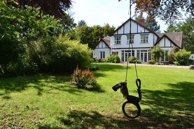  Image of 6 bedroom Detached house for sale in Barton Road Wrawby Brigg DN20 at Barton Road  Wrawby, DN20 8SQ