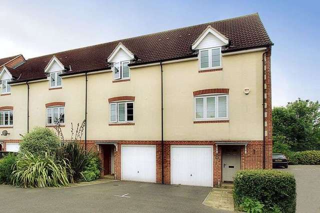  Image of 3 bedroom Terraced house for sale in Baxendale Road Chichester PO19 at Baxendale Road  Chichester, PO19 6UN