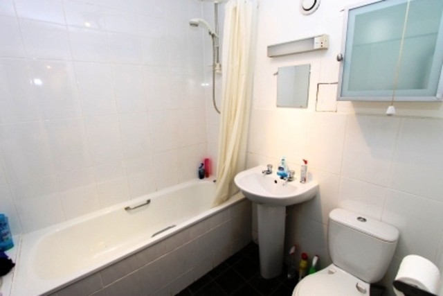  Image of 2 bedroom Flat to rent in Bell Street Glasgow G4 at City Centre Glasgow Glasgow, G4 0TQ