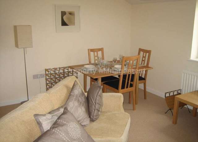  Image of 2 bedroom Flat for sale in Benham Drive Spencers Wood Reading RG7 at Benham Drive Spencers Wood Reading, RG7 1FB
