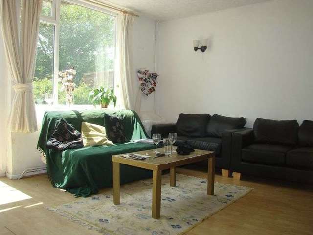  Image of 3 bedroom Maisonette to rent in Gosset Street London E2 at Gossett Street  London, E2 6NT